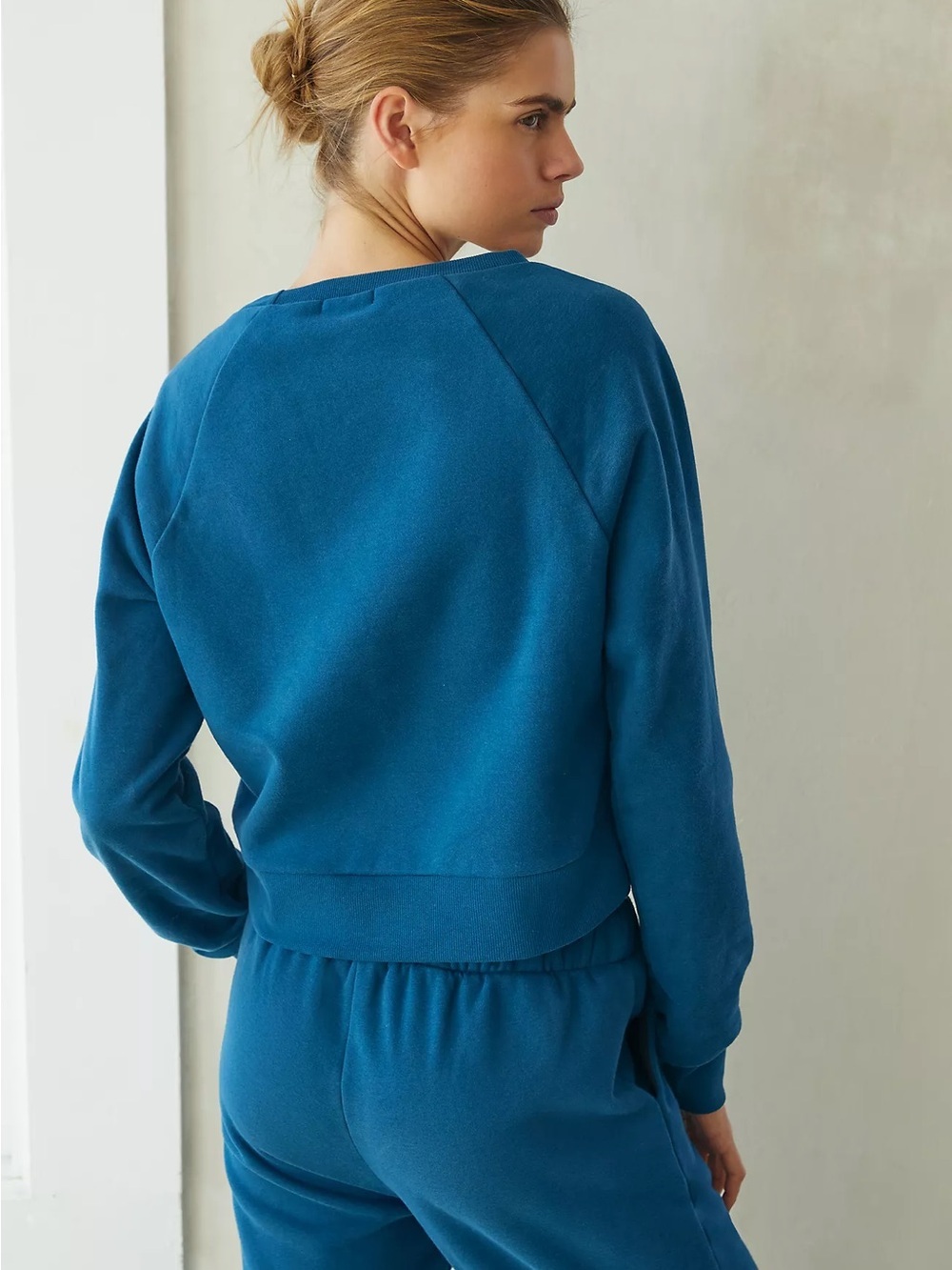 Beyond Yoga Uplift Teal Cropped Long-Sleeve Pullover Top Size X-Small - Picture 2 of 12